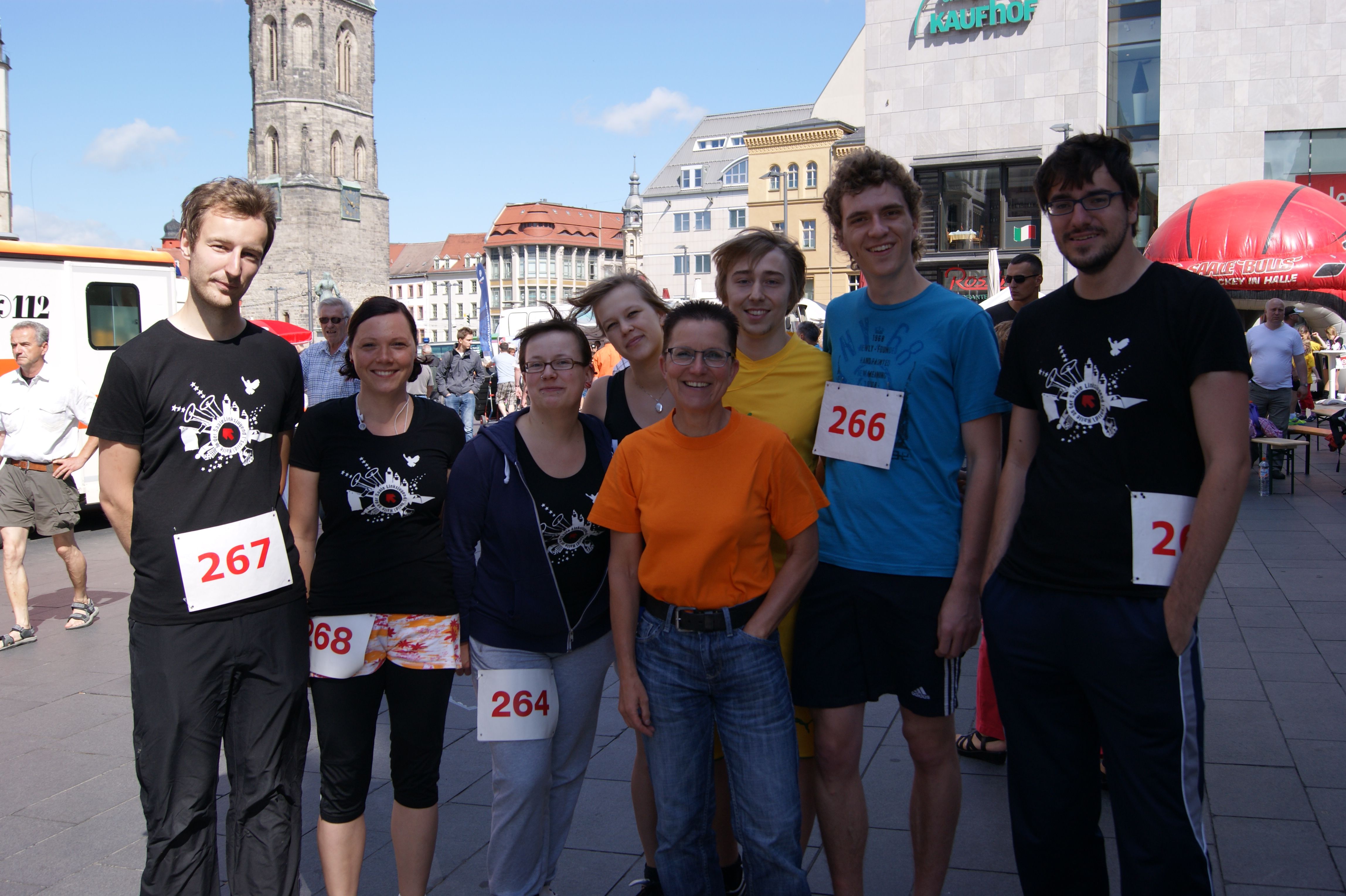 Petra Sitte und die "Laufgruppe" der Linksjugend beim Spendenlauf