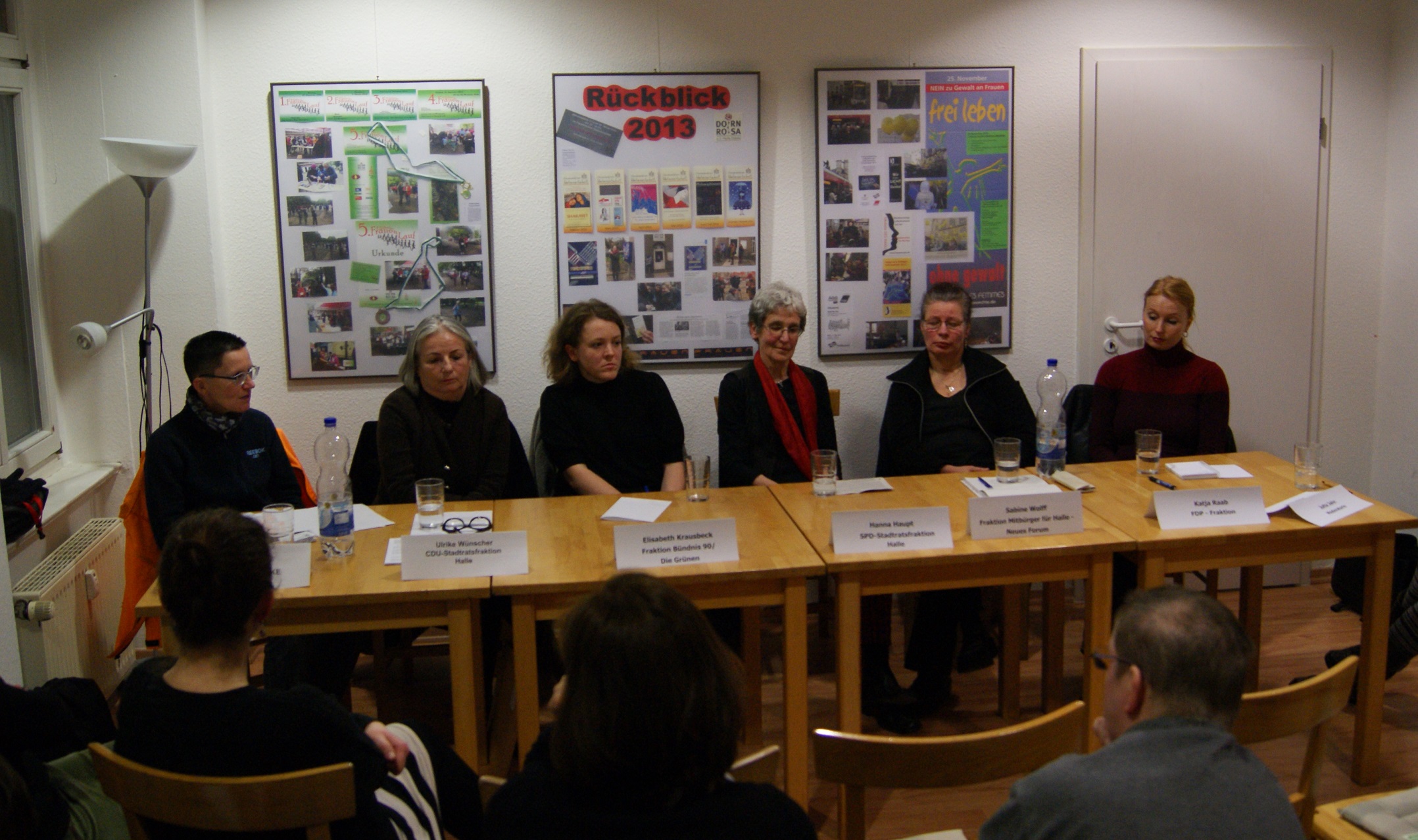 Das Podium: sechs aktive Stadträtinnen aus Halle